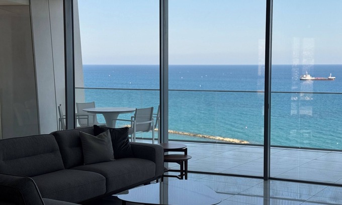 Neapolis Apartamento | The One Tower: Luxury Oceanfront 3BR with Panoramic Sea Views