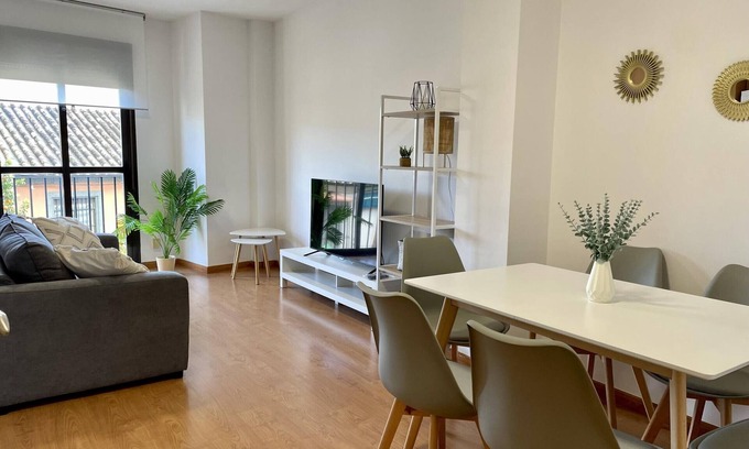 Distrito Sur Apartamento | El Balcón de los Naranjos: Apartamento nuevo y equipado cerca del Puente Romano en Córdoba