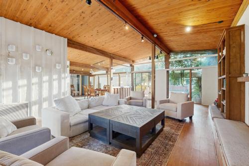 Alhambra Casa | The Orangewood Oasis