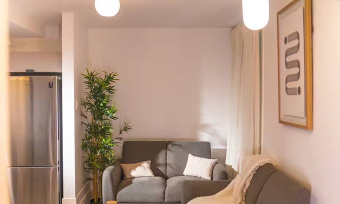 Downtown Montreal Apartamento | The Oslo – A Modern 4-Bedroom Apartment in Downtown Montreal with Parking