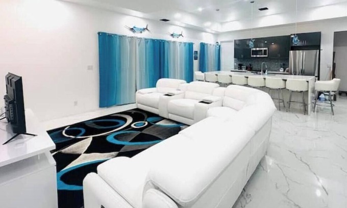 Farmer's Hill Casa | The Other White House!