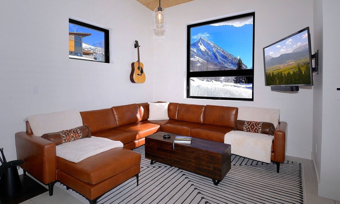 Crested Butte Casa | The Outlook, New 2BD/2.5BA home w/garage, VIEWS!