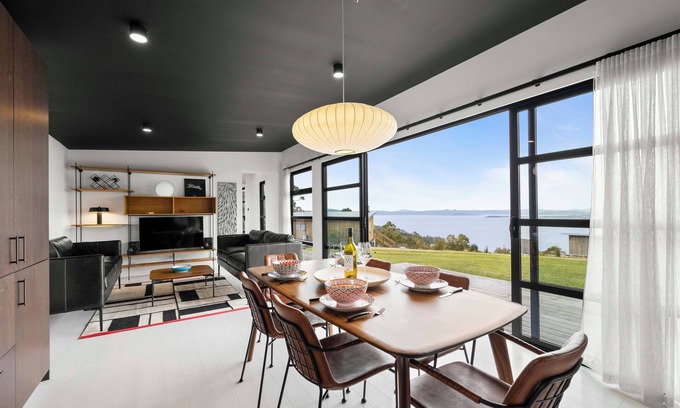 Blackmans Bay Casa | The Outlook on Mount Louis - 1 Bedroom