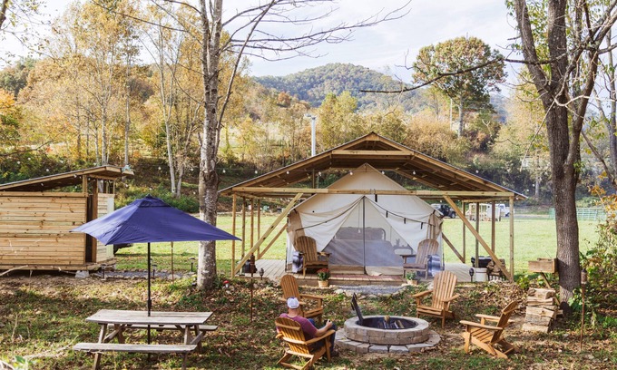 Clyde Alquiler De RV | The Outpost at Ferguson Farms Glamping Tent