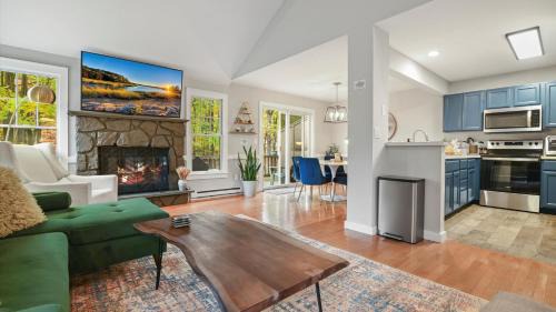 Tannersville Casa | The Outpost Camelback Walk to Ski, Swim, and Fun!