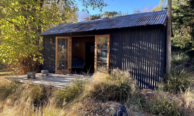 Port Levy Cabina | The Overleigh Shearers Quarters