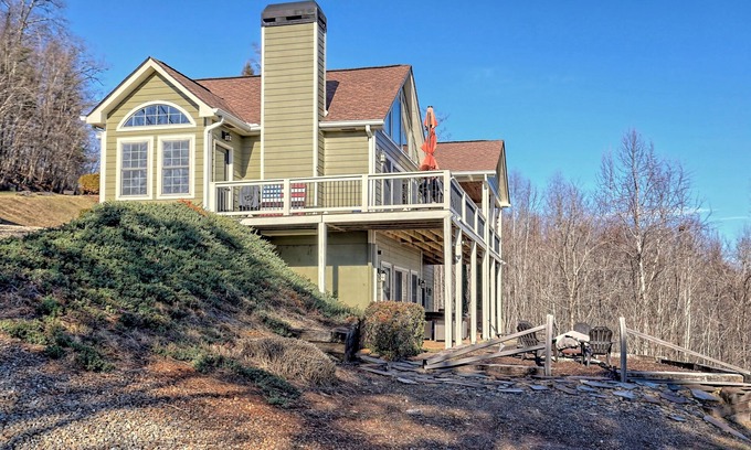 Hayesville Casa | The Overlook by Chatuge Home Concierge Awesome lake and mountain views, fire pit, hot tub, gas grill