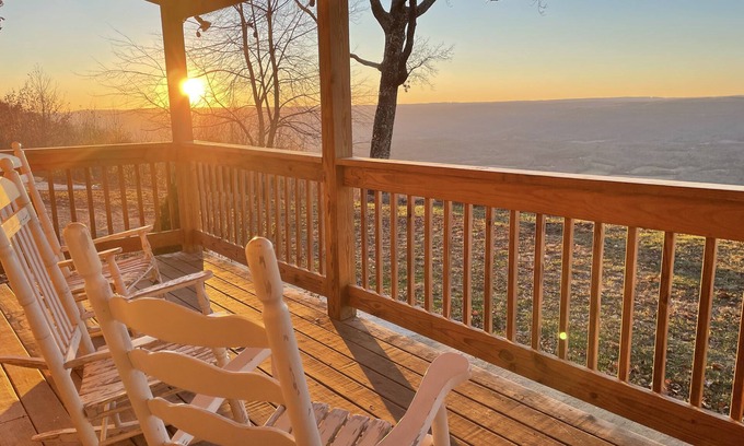 Dunlap Cabina | The Overlook Cabin: Breath-taking Views & King Bed