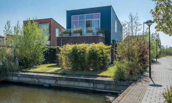 Oude-Tonge Casa | Artístico, casa luminosa con sala de estar arriba.