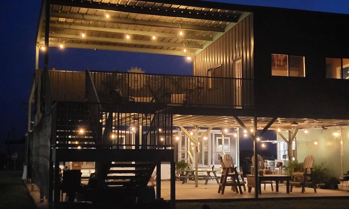 Port Lavaca Cabina | The Oyster Haus on Magnolia Beach