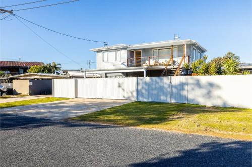 Anna Bay Casa | The Pacific Pearl,16 Pacific Avenue, Anna Bay - pet friendly, air con