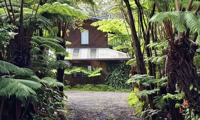 Volcano Casa | The Pacifica Inn The Entire Property