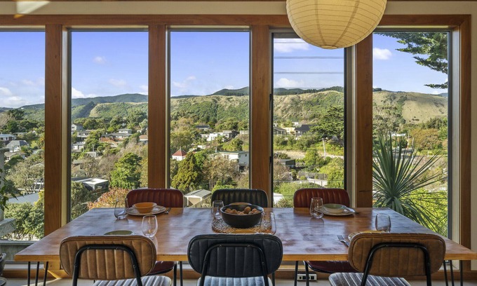 Raumati South Casa | THE PAINTBOX - RAUMATI SOUTH HOLIDAY HOME in Raumati South