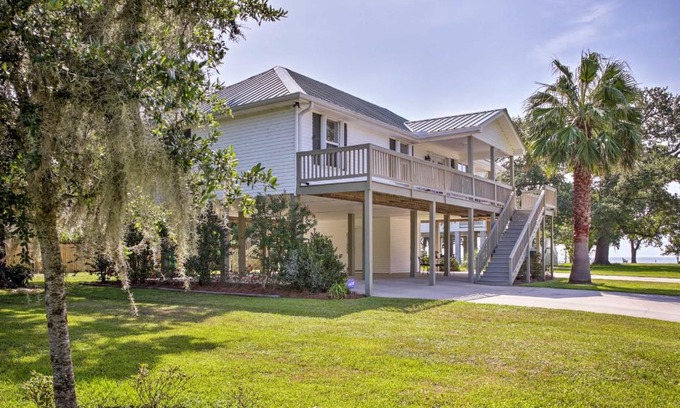 Waveland Casa | The Palm Bay St Louis Home - Walk to Beach!