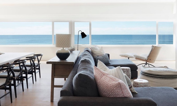 Palm Beach Casa | The Palms a gorgeous modern house positioned as close as you can get to beautiful palm beach.