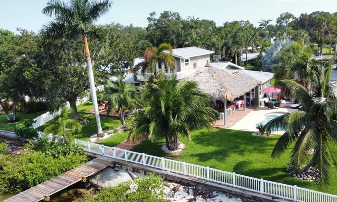 Palmetto Casa | The Palms - Manatee Riverfront Retreat With dockage.