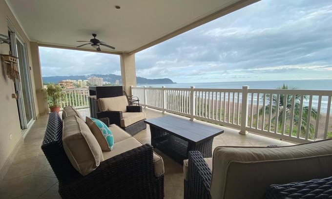 Barrio Los Villalobos Apartamento | The Palms Oceanfront Condo 604