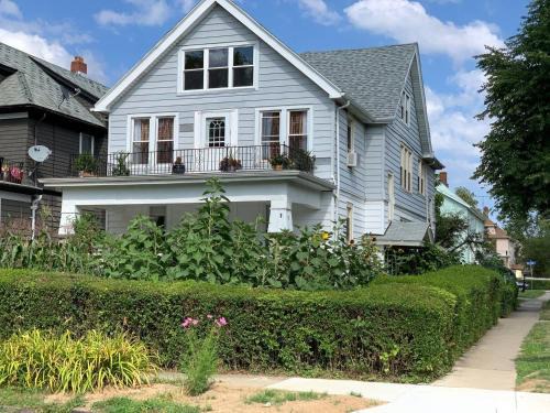 Downtown Buffalo Apartamento | The Paradise House steps from the Heart of Hertel