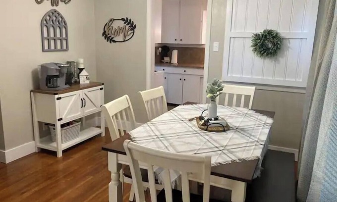Sulphur Casa | The Parson's Cottage - Charming, Cozy, Adorable!