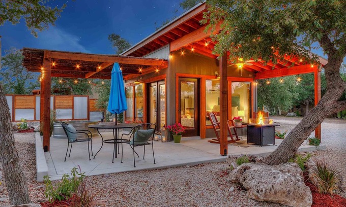 Hondo Cabina | The Patio Casita