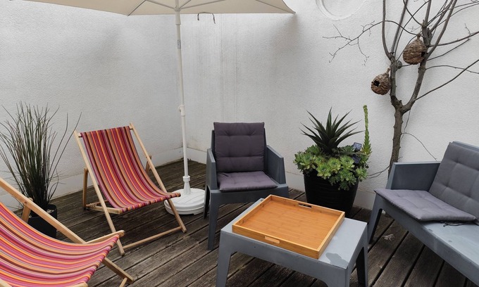 Poteries Apartamento | "the patio" outdoor space, air conditioning and calm...