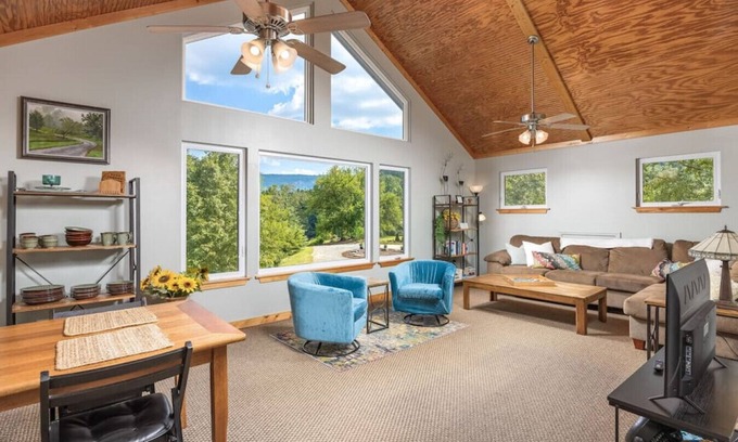 Wildwood Casa | The Peaceful Perch One Bed home on an organic farm