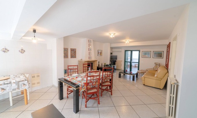Vasto Apartamento | The Peaches - Sanitized Environments - Old Town