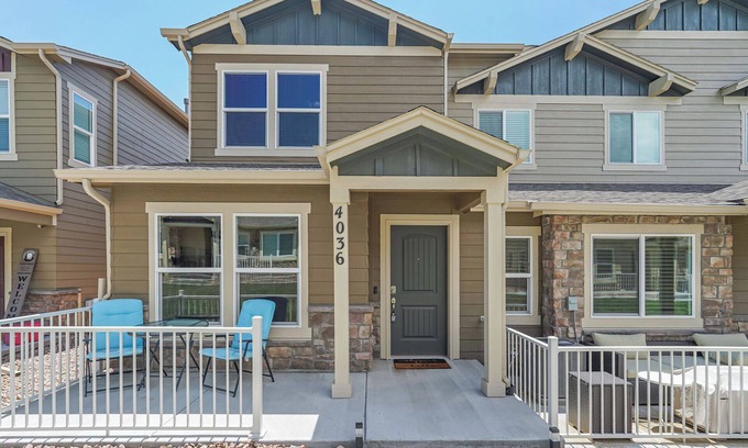 Southeast Colorado Springs Casa | The Peakside Retreat | Elliptical | Desk
