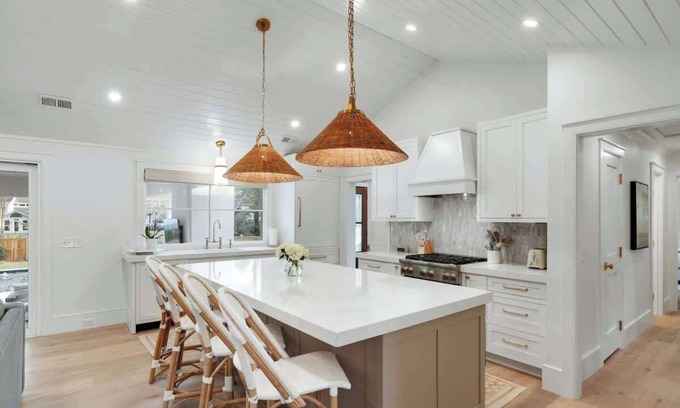 Mount Pleasant Casa | The Pelzer House
