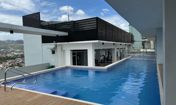 Santa Cruz Condominio | The Pendergast Place West Jones Residences