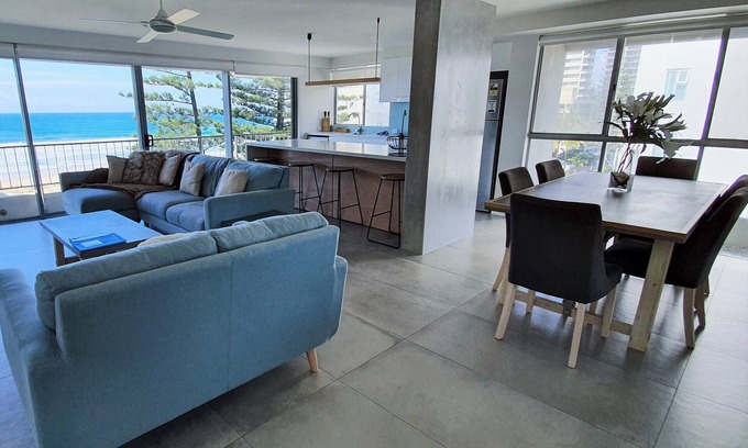 Surfers Paradise Apartamento | The Penthouse - Amazing Ocean Views, Opposite Beach & Park, Wi-Fi & Parking