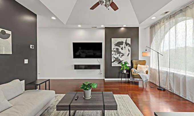 North Kenwood Apartamento | The Penthouse, Lux stay near Downtown, UofC & Lake