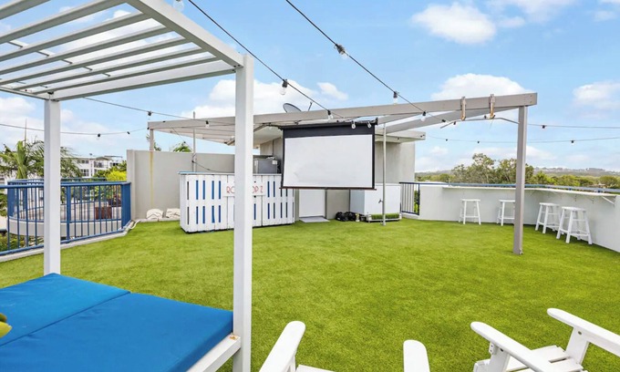 Mooloolaba Condominio | The Penthouse - Luxury Rooftop Living | Minutes from the Beach