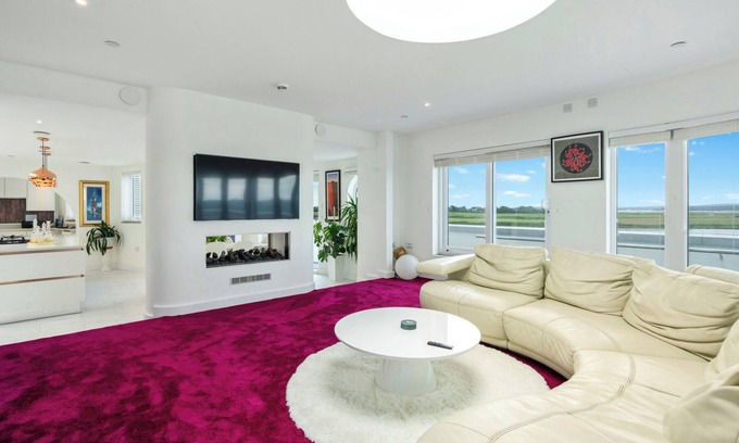 Lymington Cabaña | THE PENTHOUSE - MARINE HOUSE, family friendly in Milford On Sea