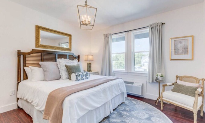 Historic Downtown Manteo Apartamento | The Peony-La Pivoine