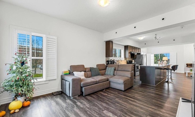Kitchener Casa | The perfect Cozy Townhouse Near Every Convenience, Trails and Attractions!