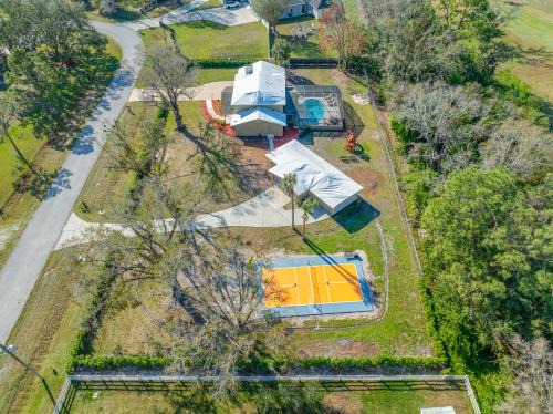 Westchase Casa | The Perfect Family Retreat w Pool and Games