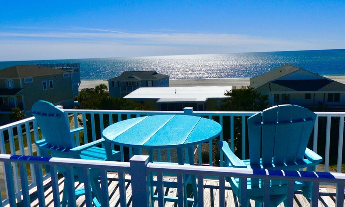 Holden Beach Casa | Fantástico patio trasero "Pool Oasis" con Tiki Bar