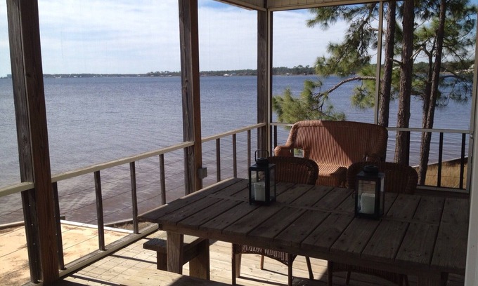 Perdido Beach Casa | "The Perfect Getaway" con muelle y acceso al agua en frente y en la parte de atrás de la casa.