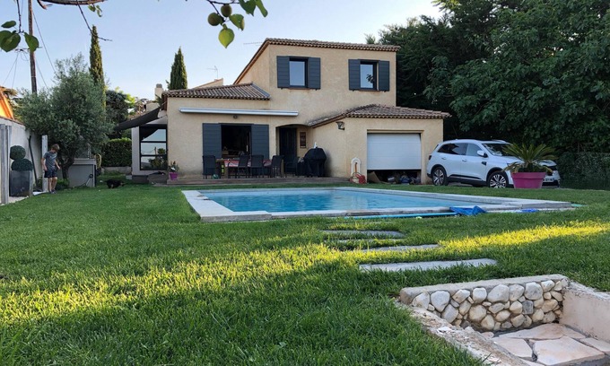 Velaux Casa | La casa perfecta con aire acondicionado y con piscina para vacaciones en familia.