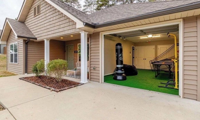 Knoxville Casa | The Perfect Knox 3BR Family Getaway -- With Fitness & Arcade Room