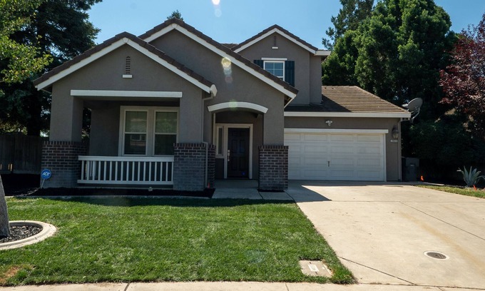 Riverbank Casa | The Perfect Retreat for Comfort and Style at this 5 Bedroom House!
