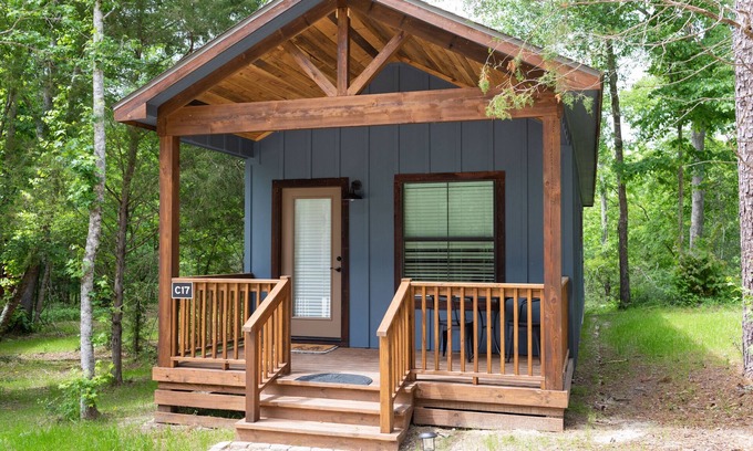 Livingston Cabina | The Perfect Retreat from you Cares and Worries, Two Creeks Crossing Resort