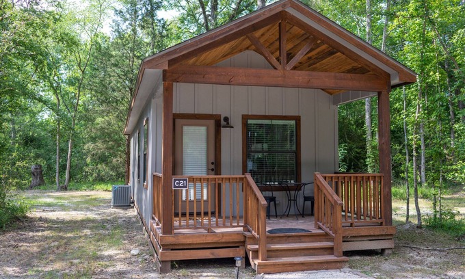 Livingston Cabina | The Perfect Retreat from you Cares and Worries, Two Creeks Crossing Resort