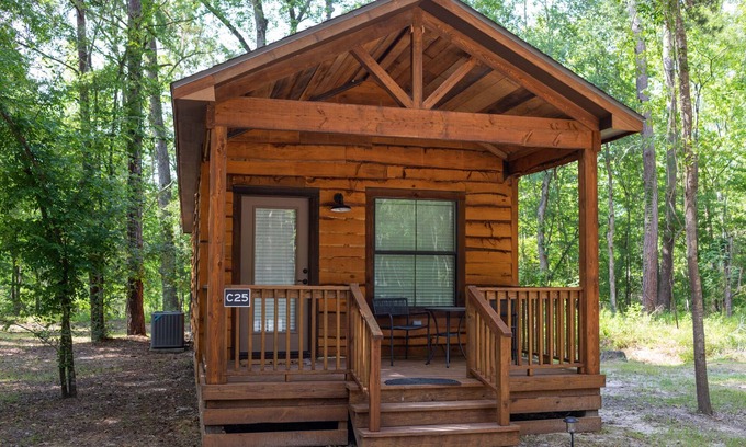 Livingston Cabina | The Perfect Retreat from you Cares and Worries, Two Creeks Crossing Resort