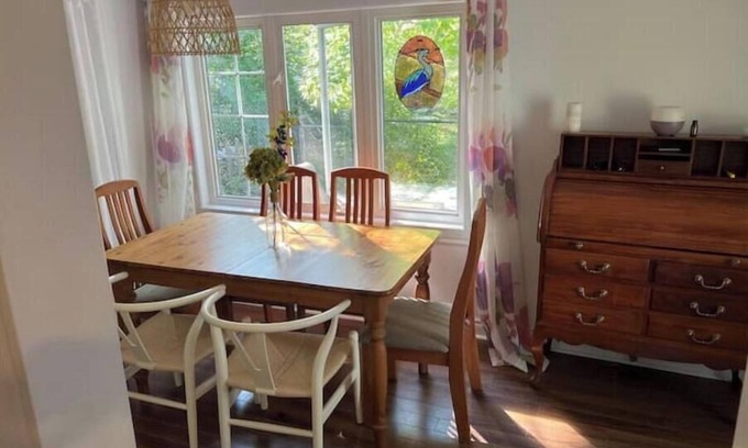 Wasaga Beach Cabaña | The perfect spot/beachfront cozy cottage