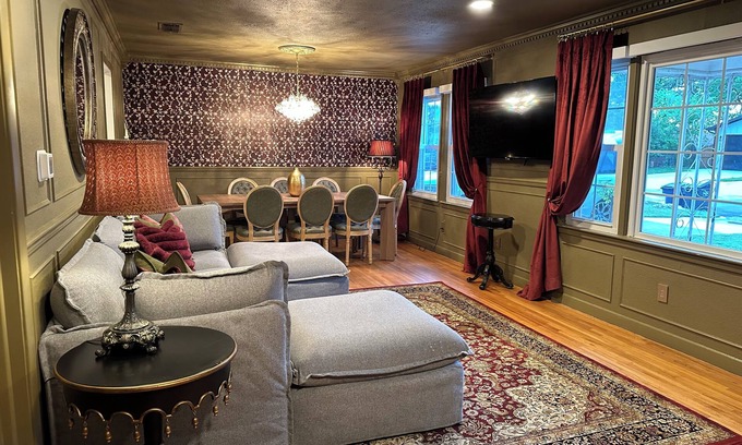 Westworth Village Casa | The Petite French Ranch: 5 mi from Stockyards, Dickies, TCU, Downtown Fort Worth