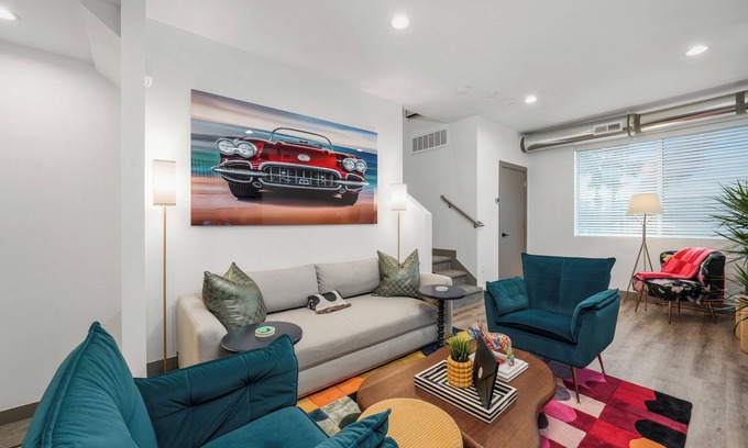 People's Freeway Casa | The Pilot Haus — Stylish 2BR Townhome w/ Rooftop Deck & Garage Near Downtown SLC