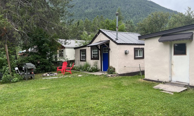 Whitefish Casa | The Pine Marten ~ Easy access to Glacier National Park