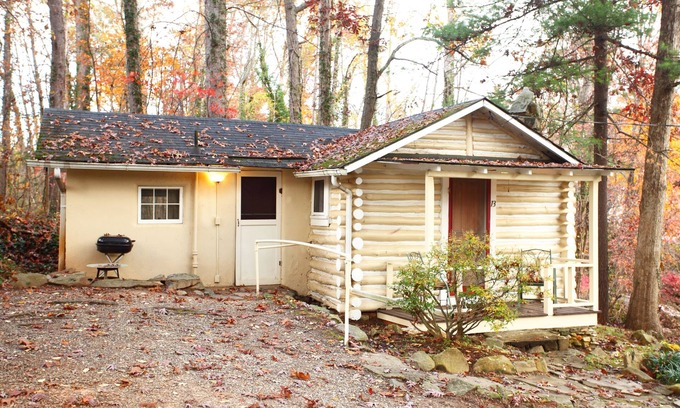 Woodfin Cabaña | The Pines Cottages